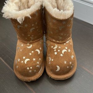 Toddler Uggs size 6 Girls